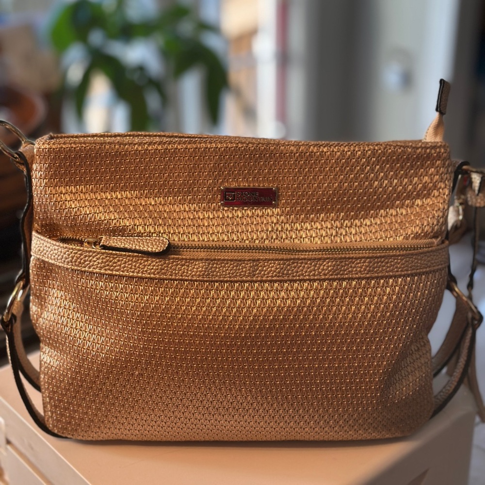Stone Mountain Gold Metallic Women’s Shoulder Bag/Purse Woven 13”x 9”